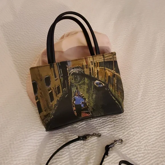 Bueno Brand Stylish Black & Gold Venice Print Handbag - Picture 3 of 7